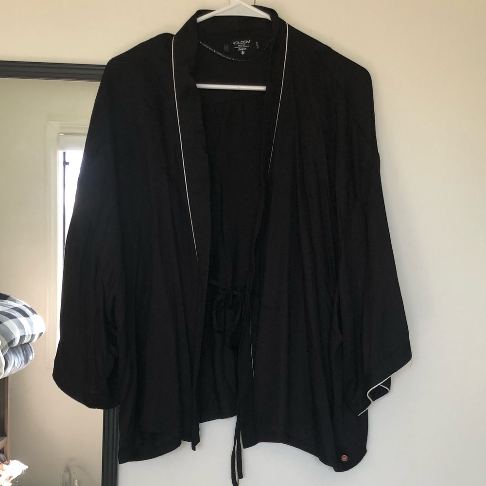 Volcom throw